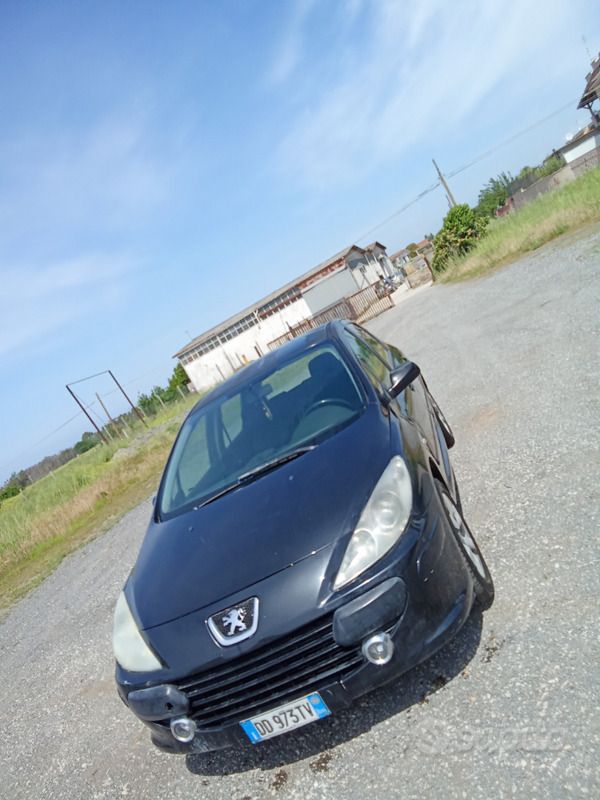 Nero Usata 2006 Peugeot 307 Due volumi | 2100 € (Cara) - Immagine 1/4
