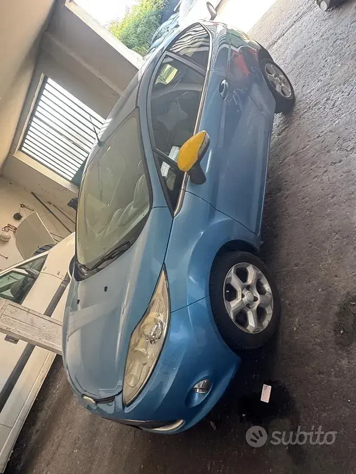 Usata Ford Fiesta Ghia 68 CV (50 kW) 2010 Bluazzurro Berlina
