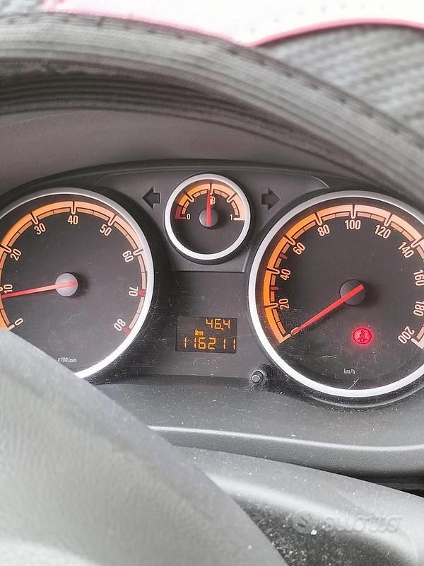 Używany Opel Corsa 85 KM (62 kW) 2012 Czerwony Hatchback
