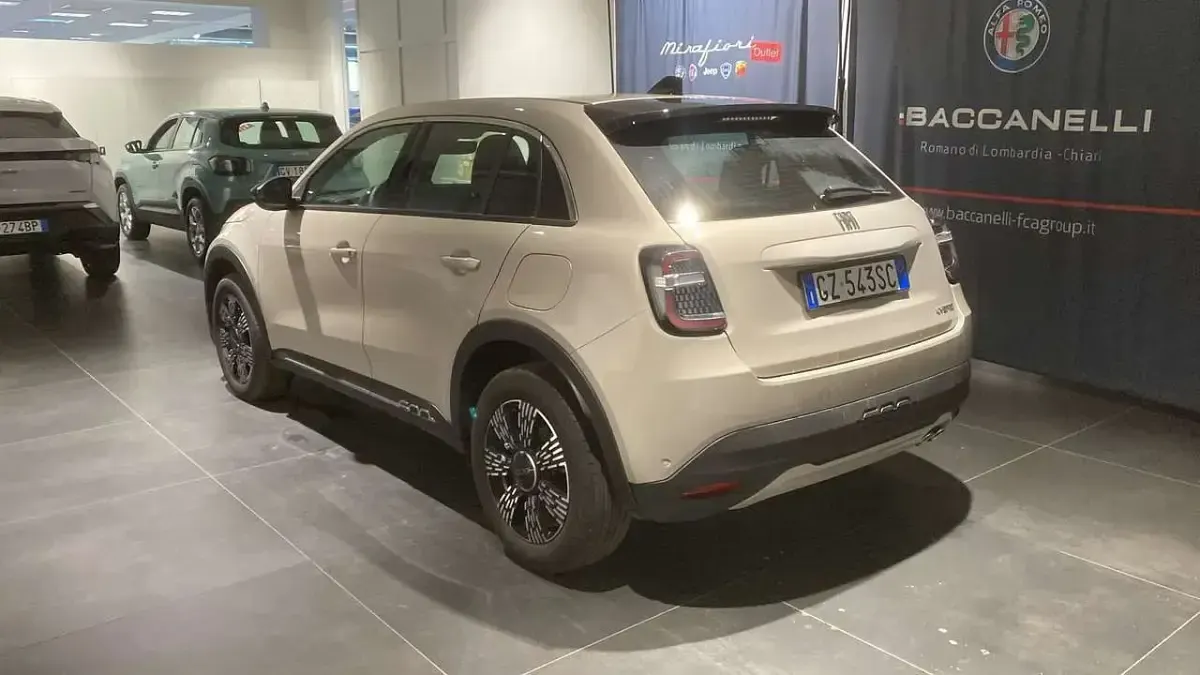 Usata Fiat 600 145 CV (106 kW) 2025 Beige SUV