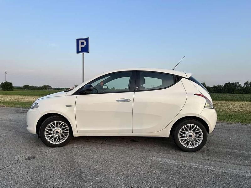 Usata Lancia Ypsilon Gold 69 CV (50 kW) 2015 Utilitaria