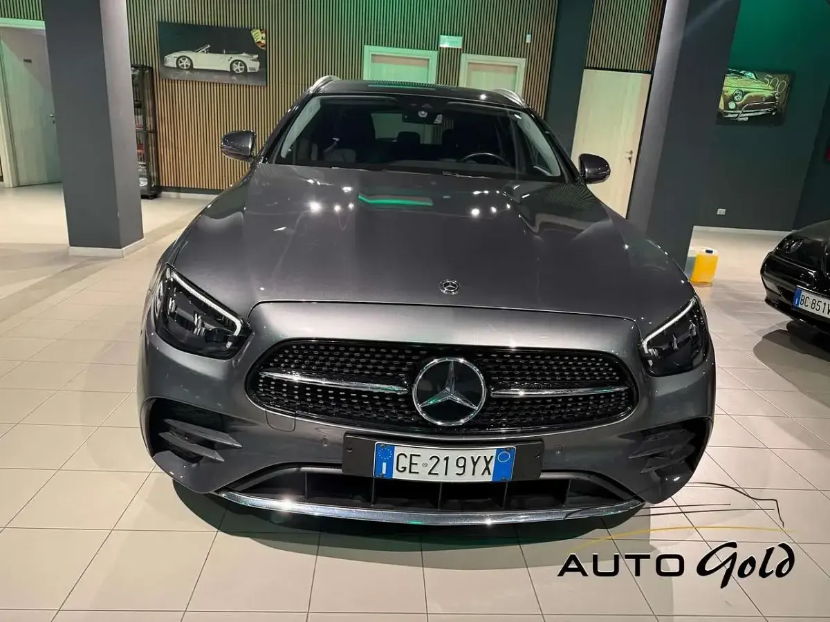 Usata Mercedes E220 Premium 194 CV (142 kW) 2021 Gray Station wagon
