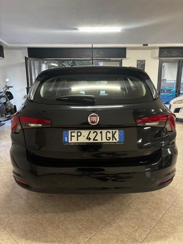 Usata Fiat Tipo Easy 120 CV (88 kW) 2018 Nero Station wagon