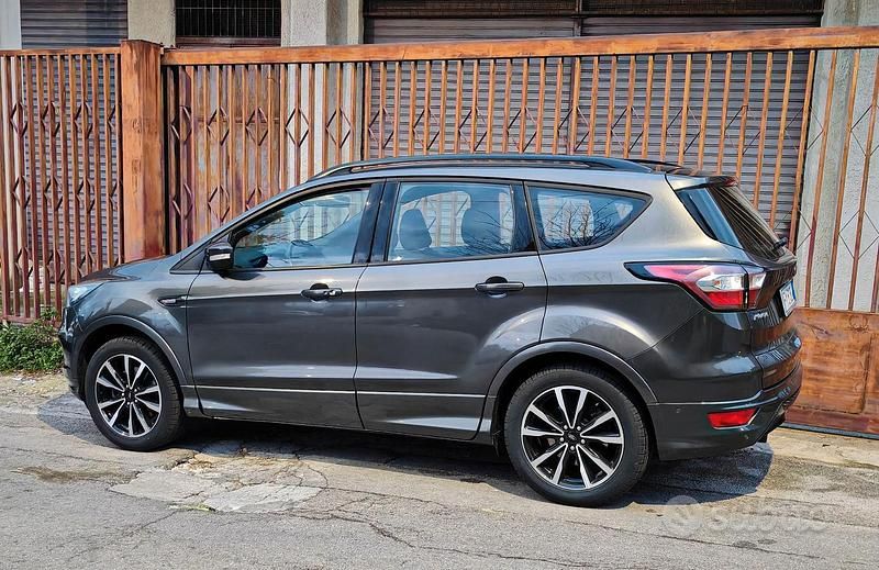 Usata Ford Kuga ST-Line 2019 Grigio SUV