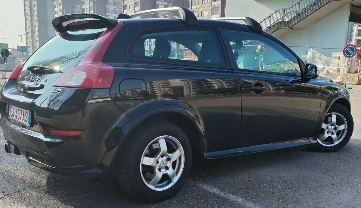 Usata Volvo C30 114 CV (83 kW) 2012 Nero Utilitaria