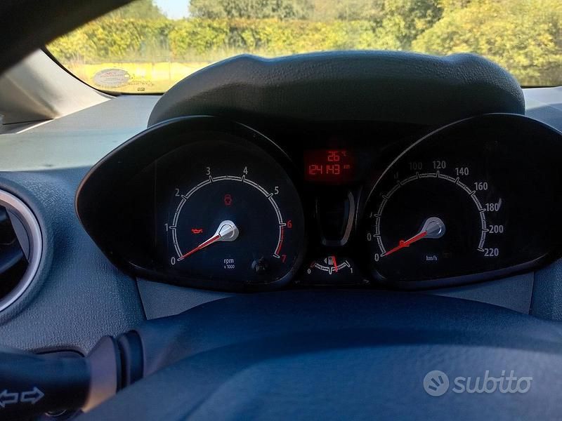 Usata Ford Fiesta 82 CV (60 kW) 2009 Nero Utilitaria