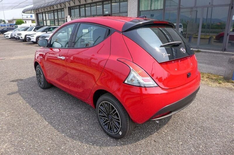 Usata Lancia Ypsilon Gold 69 CV (50 kW) 2023 Rosso Utilitaria