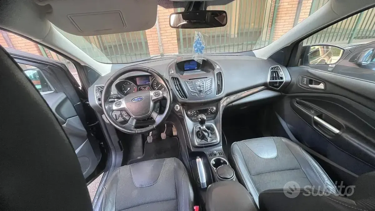 Usata Ford Kuga 140 CV (102 kW) 2015 Grigio SUV