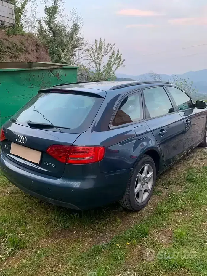 Gebraucht Audi A4 143 PS (105 kW) 2010 Blau Kombi
