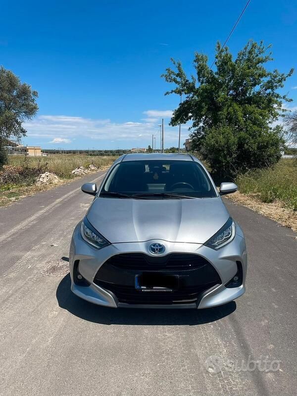Usata Toyota Yaris Hybrid Trend 92 CV (67 kW) 2022 Grigio Utilitaria