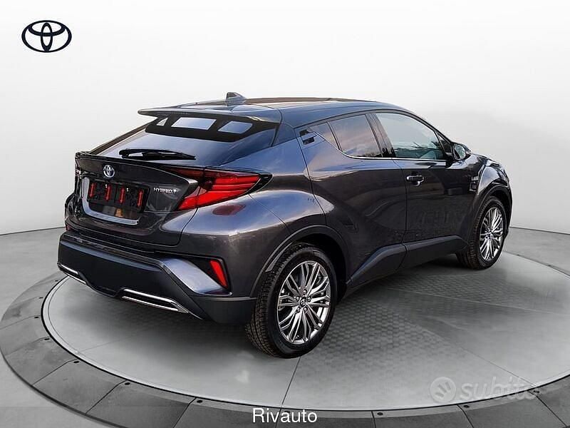 Usata Toyota C-HR Lounge 152 CV (111 kW) 2023 Grigio SUV