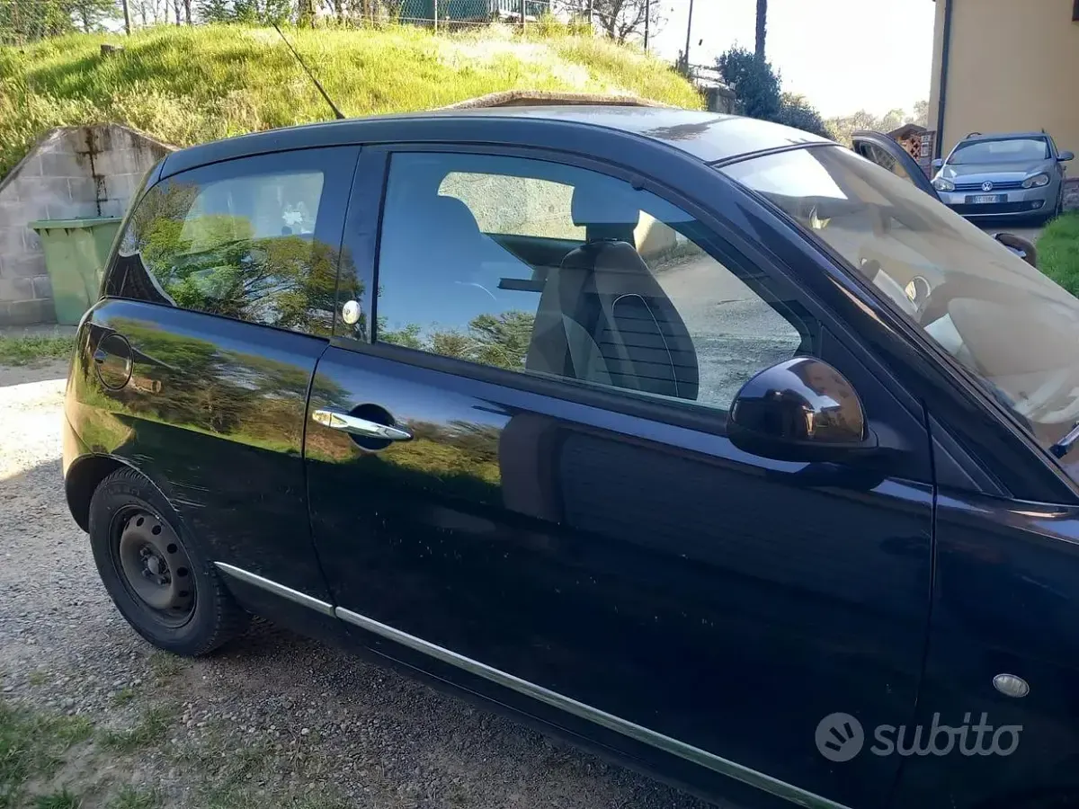 Usata Lancia Ypsilon 77 CV (56 kW) 2011 Nero Utilitaria