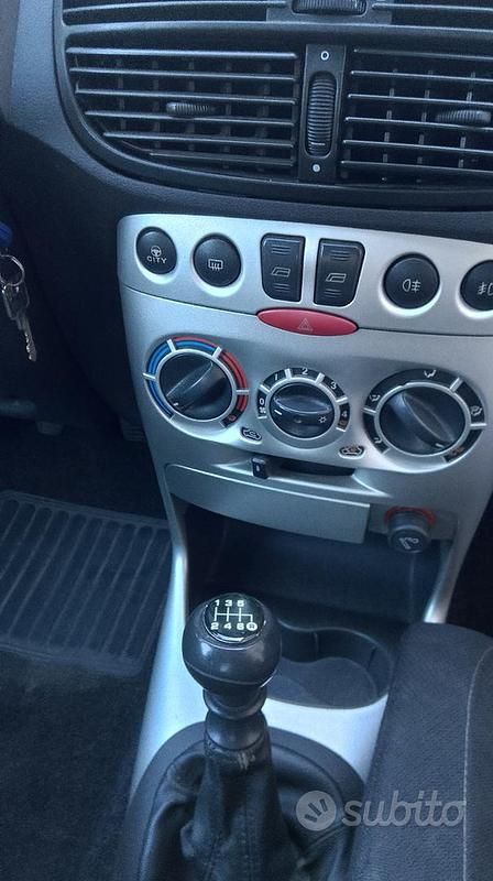 Usata Fiat Punto 80 CV (58 kW) 2003 Blu Utilitaria