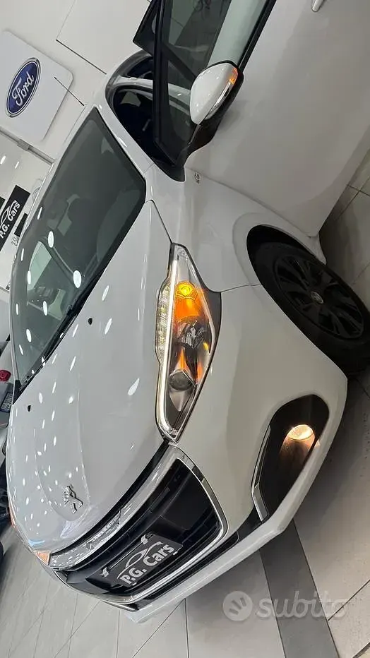 Usata Peugeot 208 Allure 75 CV (55 kW) 2019 Bianco Utilitaria