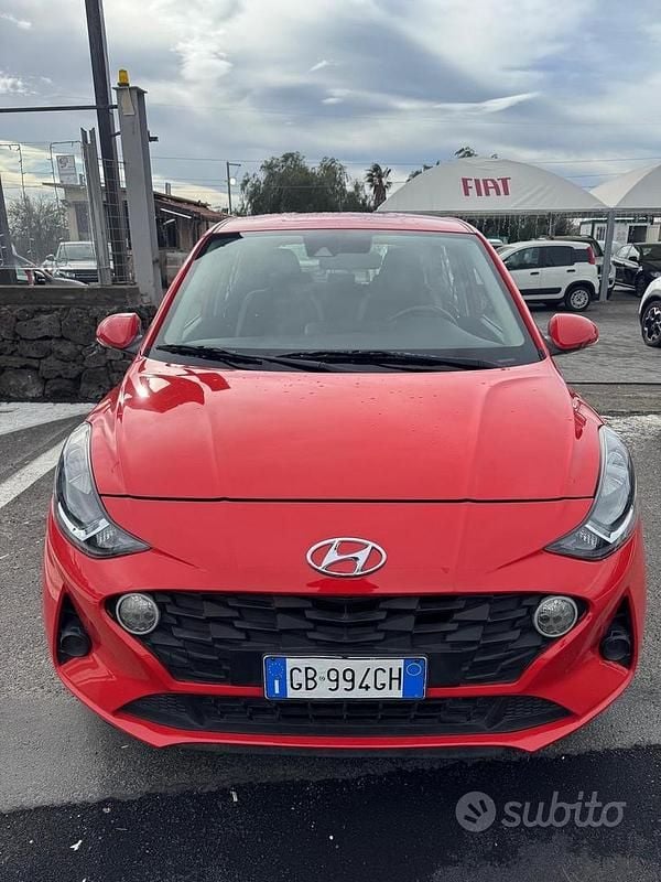 Usata Hyundai i10 Prime 66 CV (48 kW) 2020 Rosso Utilitaria