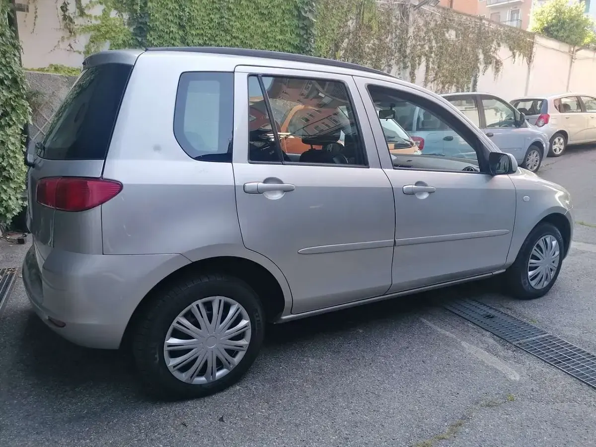 Usata Mazda 2 75 CV (55 kW) 2004 Other Utilitaria