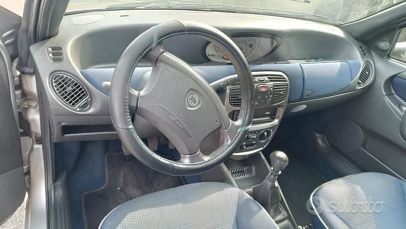 Usata Lancia Ypsilon 86 CV (63 kW) 2003 Utilitaria
