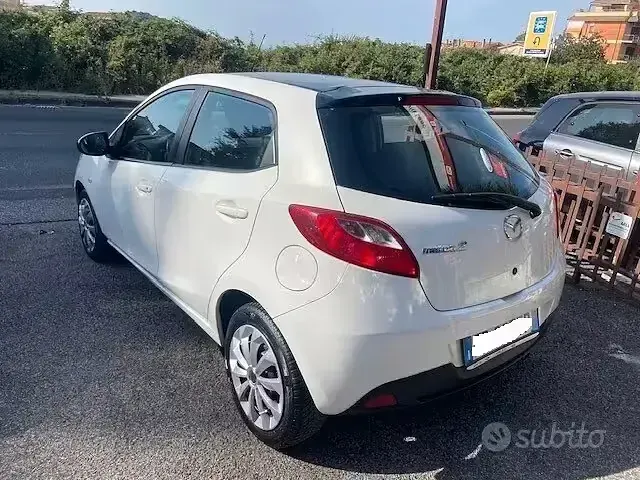 Usata Mazda 2 Trendy 75 CV (55 kW) 2013 Bianco Utilitaria