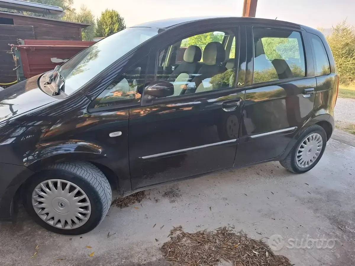 Usata Lancia Musa 69 CV (50 kW) 2007 Marrone Monovolume