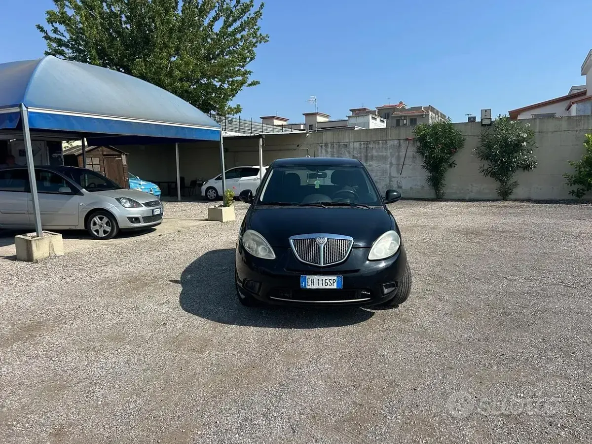 Usata Lancia Ypsilon 69 CV (50 kW) 2011 Nero Utilitaria