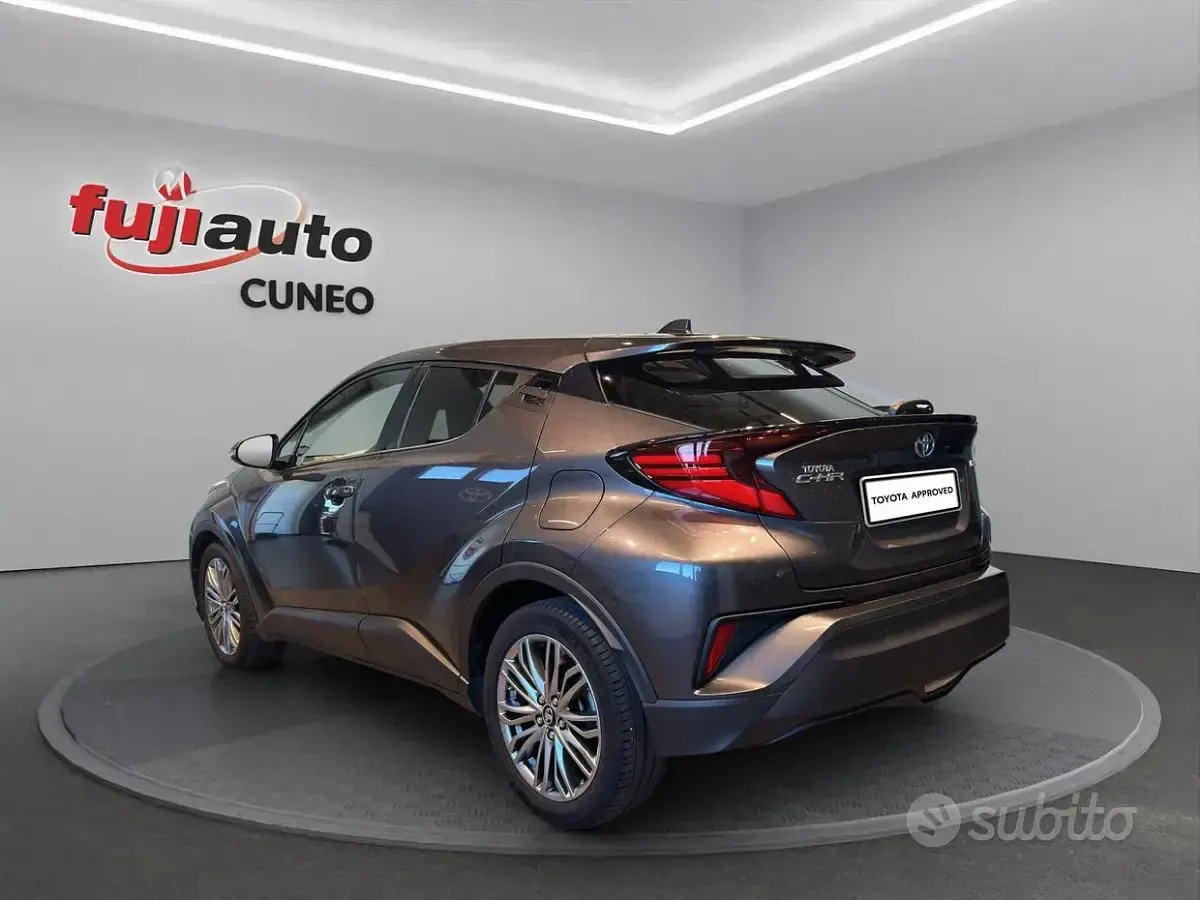 Usata Toyota C-HR Lounge 122 CV (89 kW) 2022 Dark grey met SUV