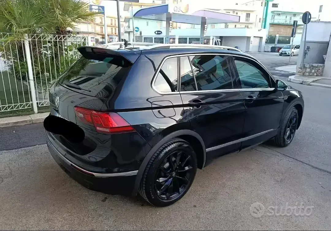 Usata VW Tiguan R-line 131 CV (96 kW) 2020 Nero SUV