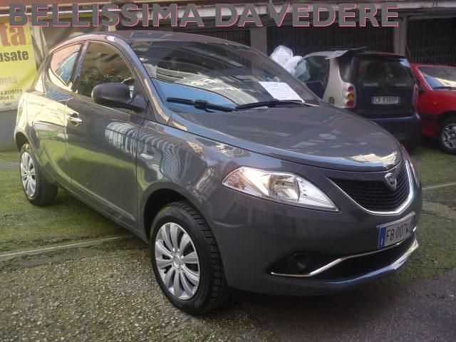 Usata Lancia Ypsilon Silver 85 CV (62 kW) 2015 Grigio Utilitaria