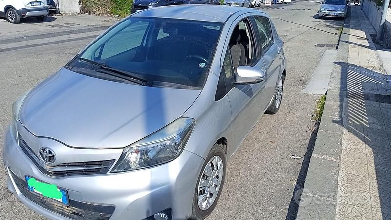 Usata Toyota Yaris 2013 Grigio Utilitaria