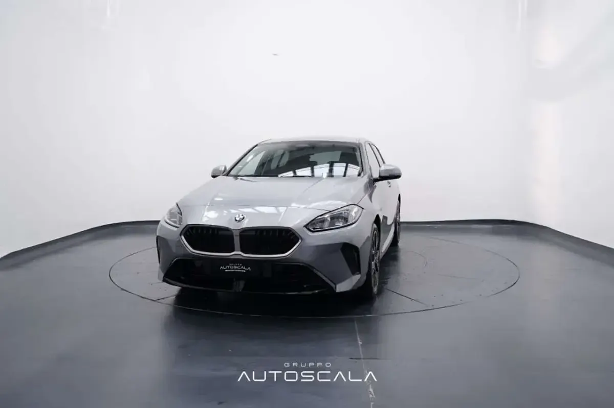 Usata BMW 118 M Sport 150 CV (110 kW) 2025 Skyscraper grey metallic Utilitaria