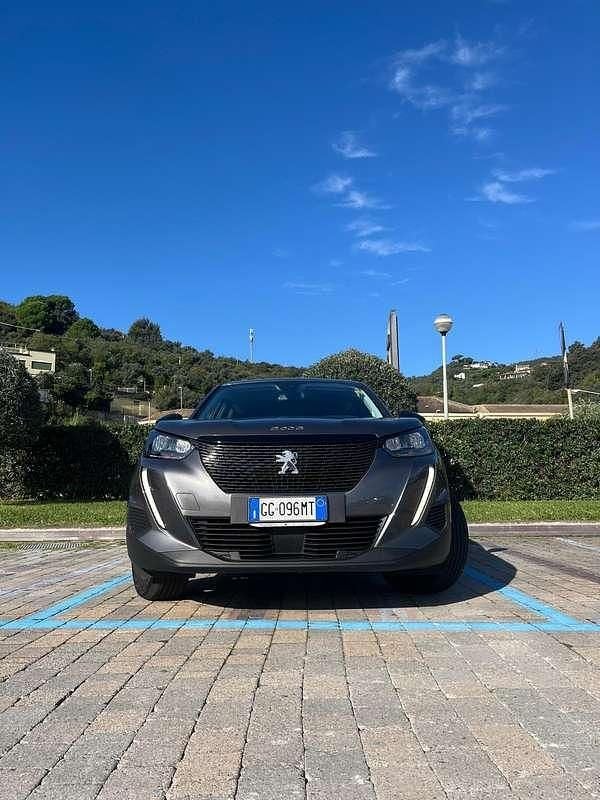 Usata Peugeot 2008 Active 110 CV (80 kW) 2022 Grigio SUV