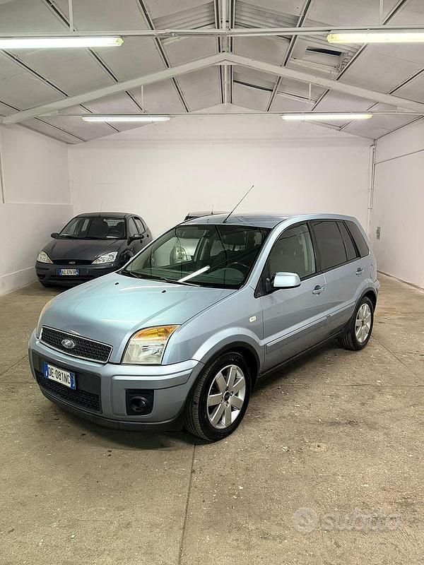 Usata Ford Fusion 90 CV (66 kW) 2006 Blu Utilitaria