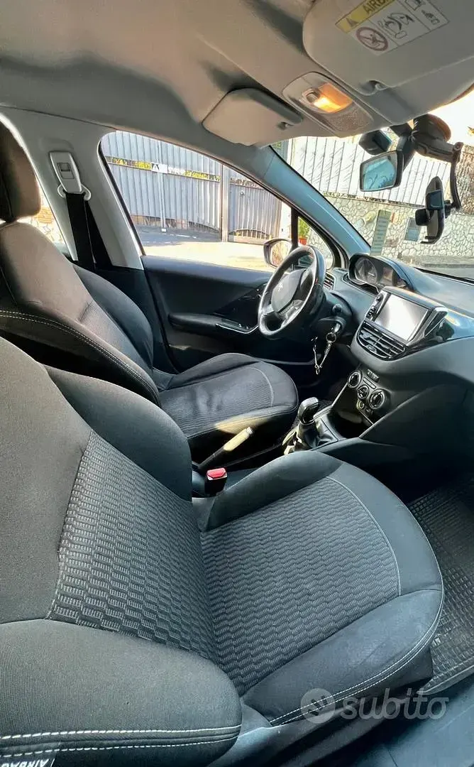Usata Peugeot 208 2017 Utilitaria