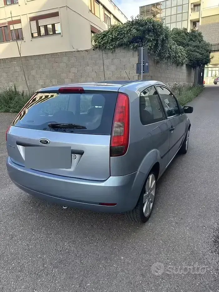 Usata Ford Fiesta 75 CV (55 kW) 2005 Utilitaria