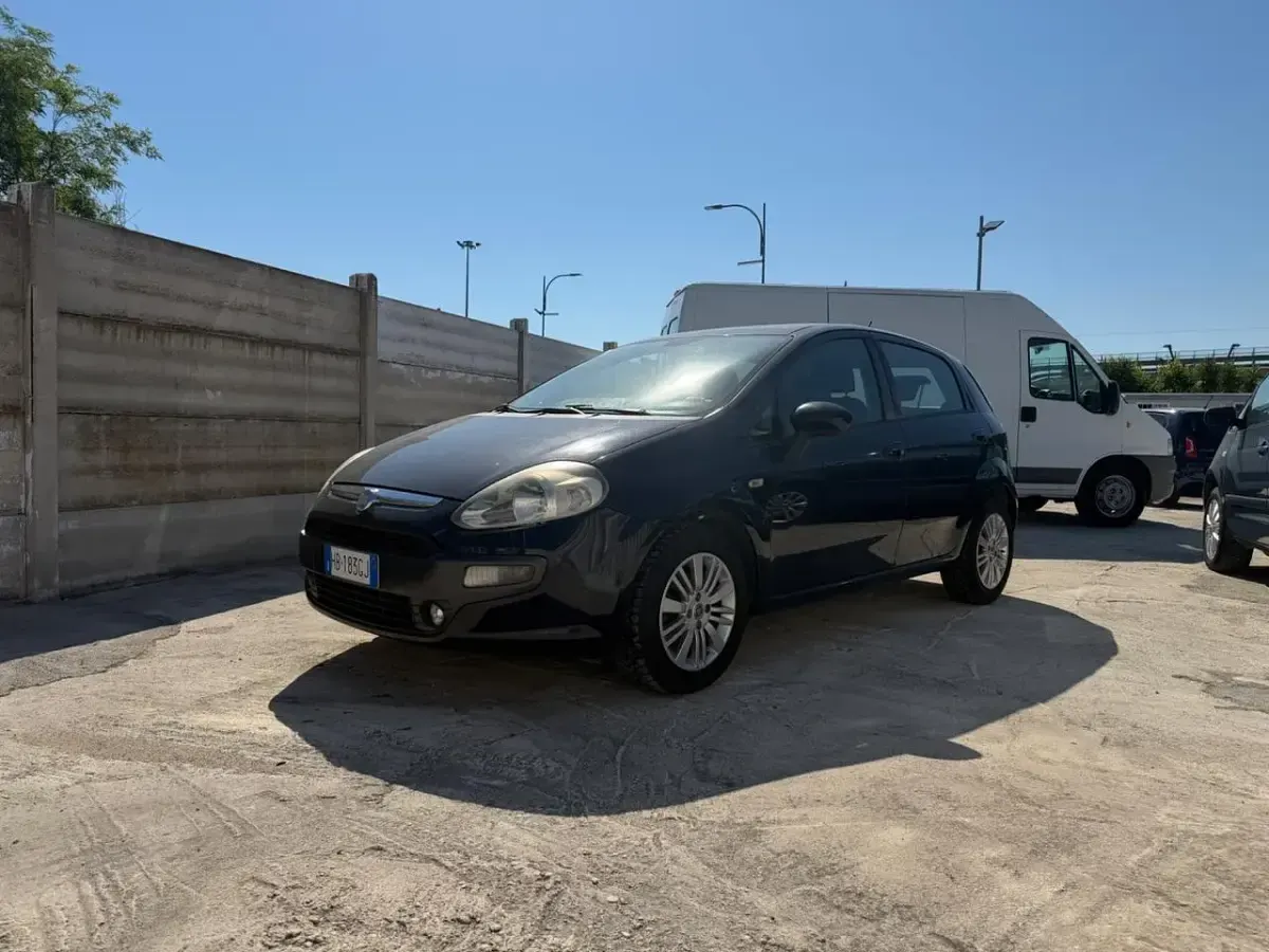 Usata Fiat Punto Evo Dynamic 75 CV (55 kW) 2011 Nero Utilitaria