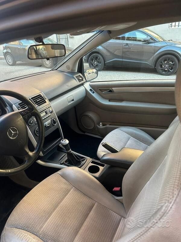Usata Mercedes A200 95 CV (69 kW) 2008 Nero Utilitaria