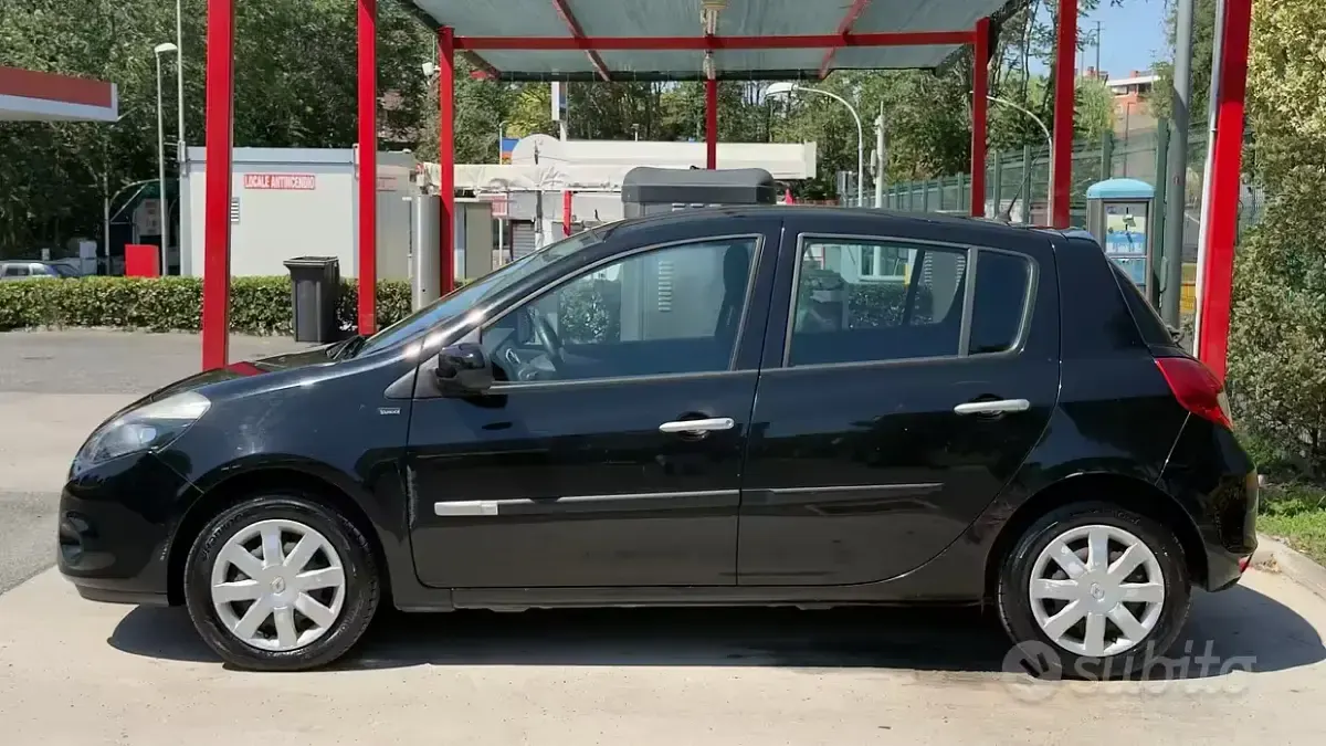 Usata Renault Clio 75 CV (55 kW) 2012 Nero Utilitaria
