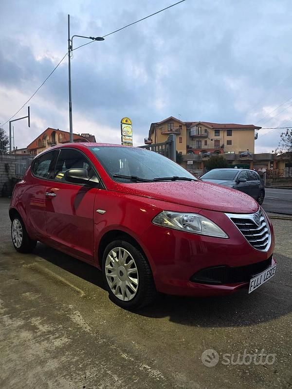 Usata Lancia Ypsilon 95 CV (69 kW) 2014 Rosso Utilitaria
