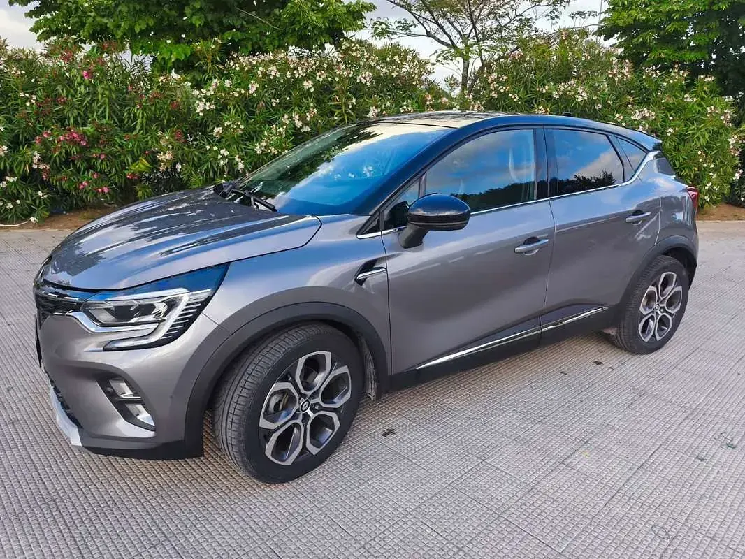 Usata Renault Captur 150 CV (110 kW) 2023 Grigio SUV