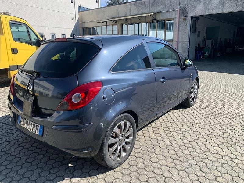 Usata Opel Corsa Edition 80 CV (58 kW) 2010 Grigio Utilitaria
