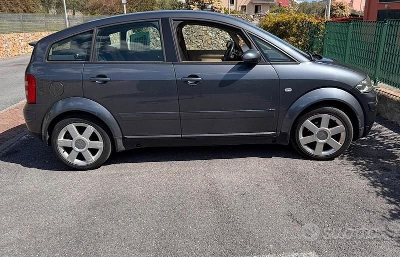 Usata Audi A2 75 CV (55 kW) 2004 Grigio Utilitaria