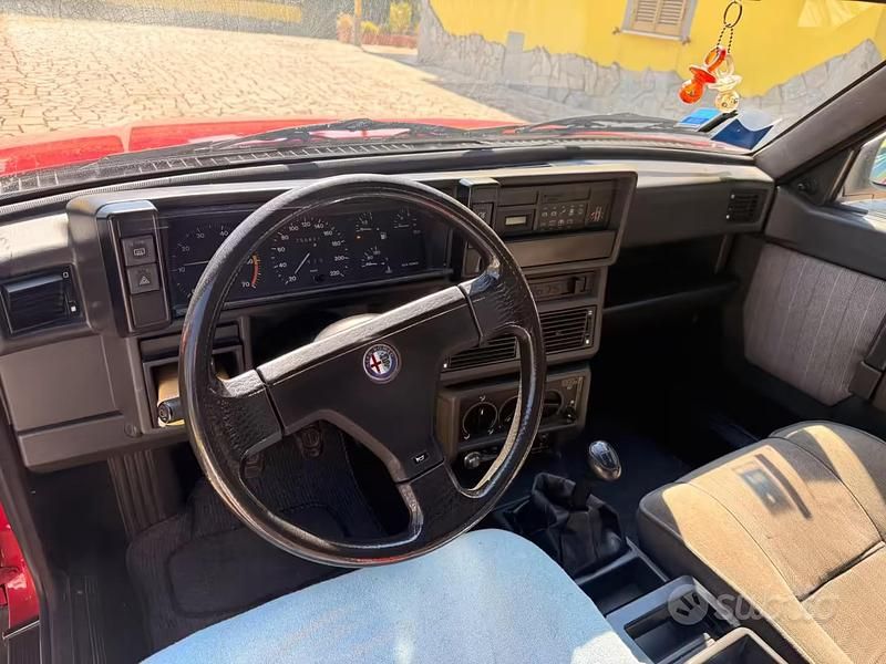 Usata Alfa Romeo 75 110 CV (80 kW) 1990 Rosso Berlina