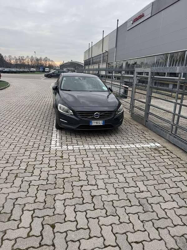 Usata Volvo V60 R-Design Kinetic 215 CV (158 kW) 2015 Station wagon