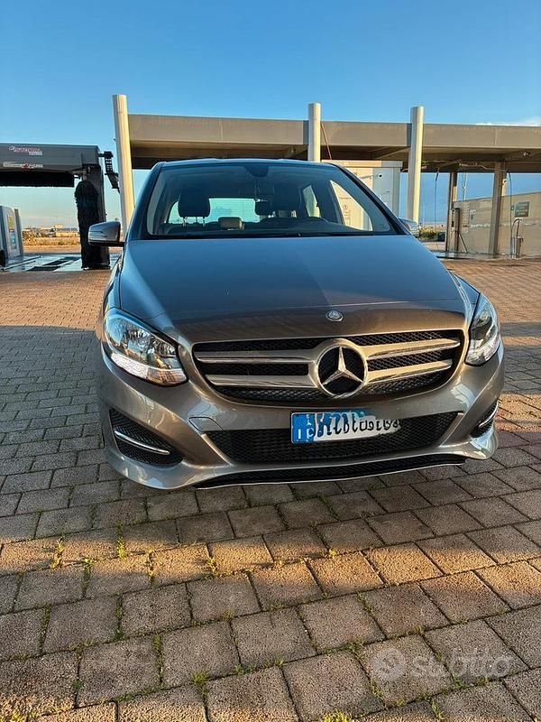 Usata Mercedes 180 109 CV (80 kW) 2017 Grigio Berlina