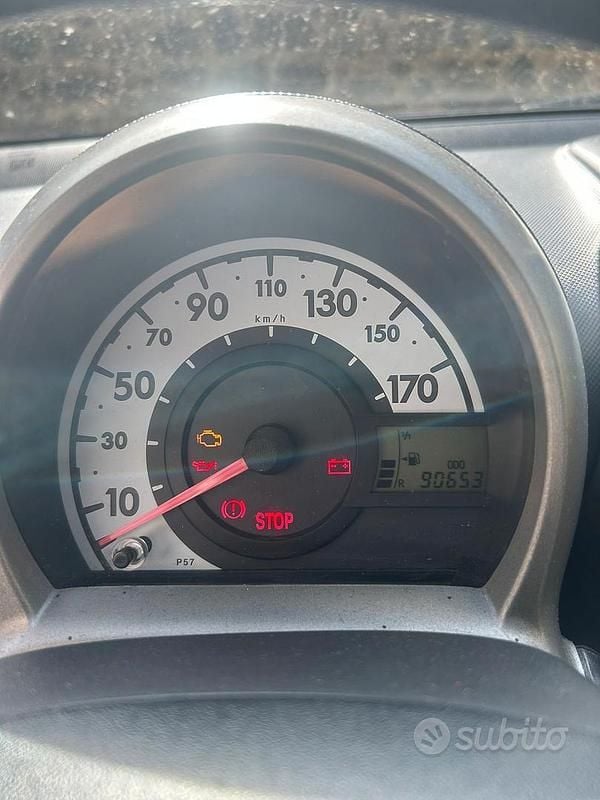 Usata Toyota Aygo Connect Style 69 CV (50 kW) 2012 Rosso Utilitaria