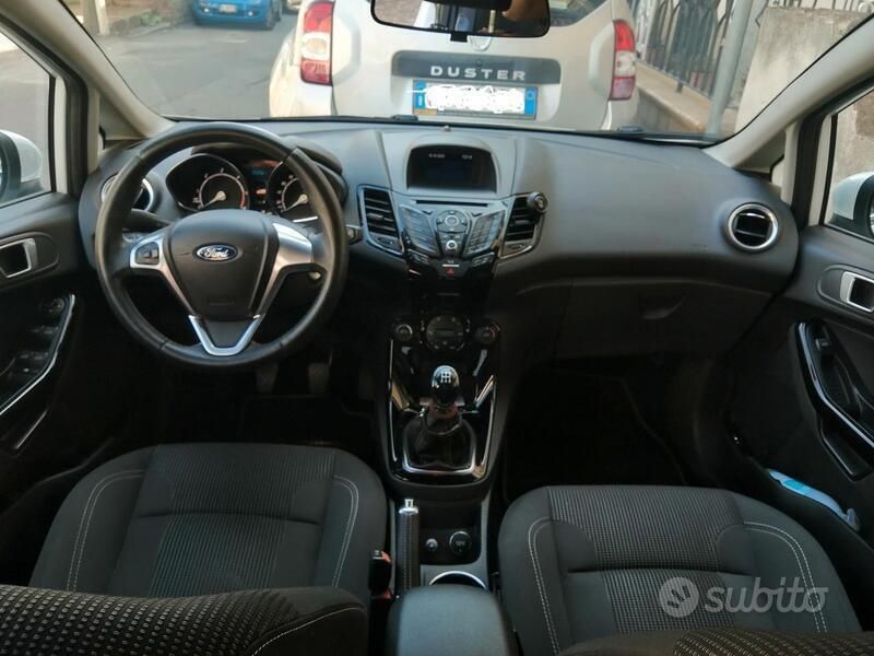 Usata Ford Fiesta Titanium 75 CV (55 kW) 2017 Bianco Utilitaria