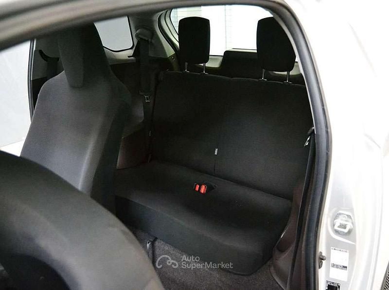 Usata Toyota iQ 68 CV (50 kW) 2010 Argento Utilitaria