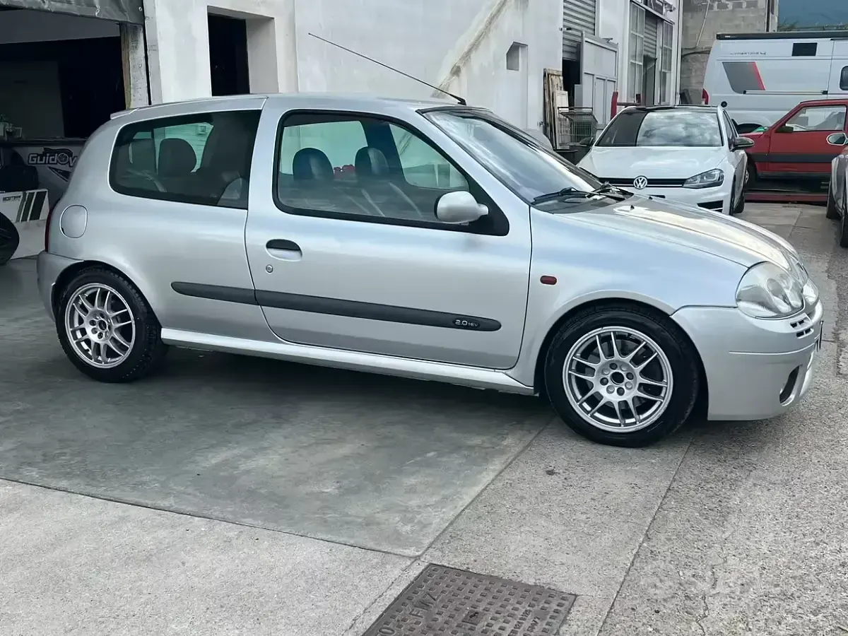 Usata Renault Clio II 169 CV (124 kW) 2000 Berlina