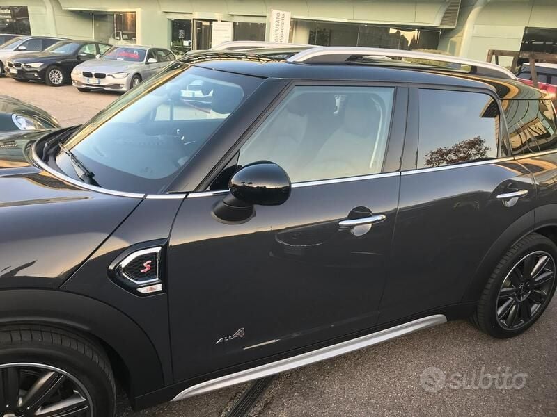 Usata Mini Countryman 190 CV (139 kW) 2017 Grigio SUV