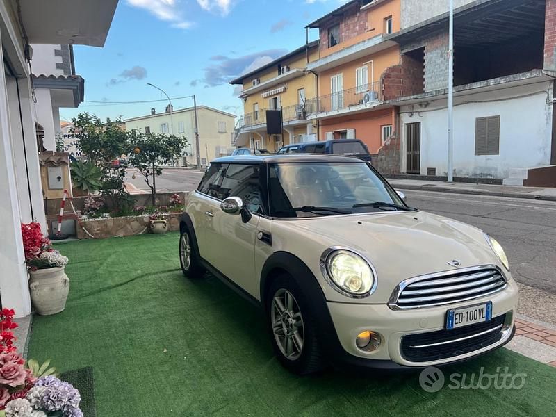 Usata Mini Cooper D 110 CV (80 kW) 2010 Beige Utilitaria