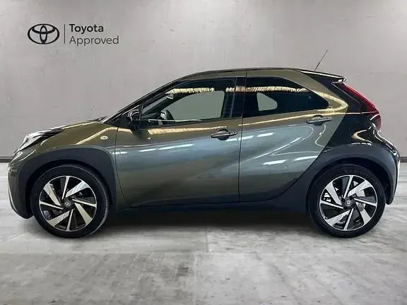 Usata Toyota Aygo X Lounge 72 CV (52 kW) 2022 Cardamom green & black met SUV